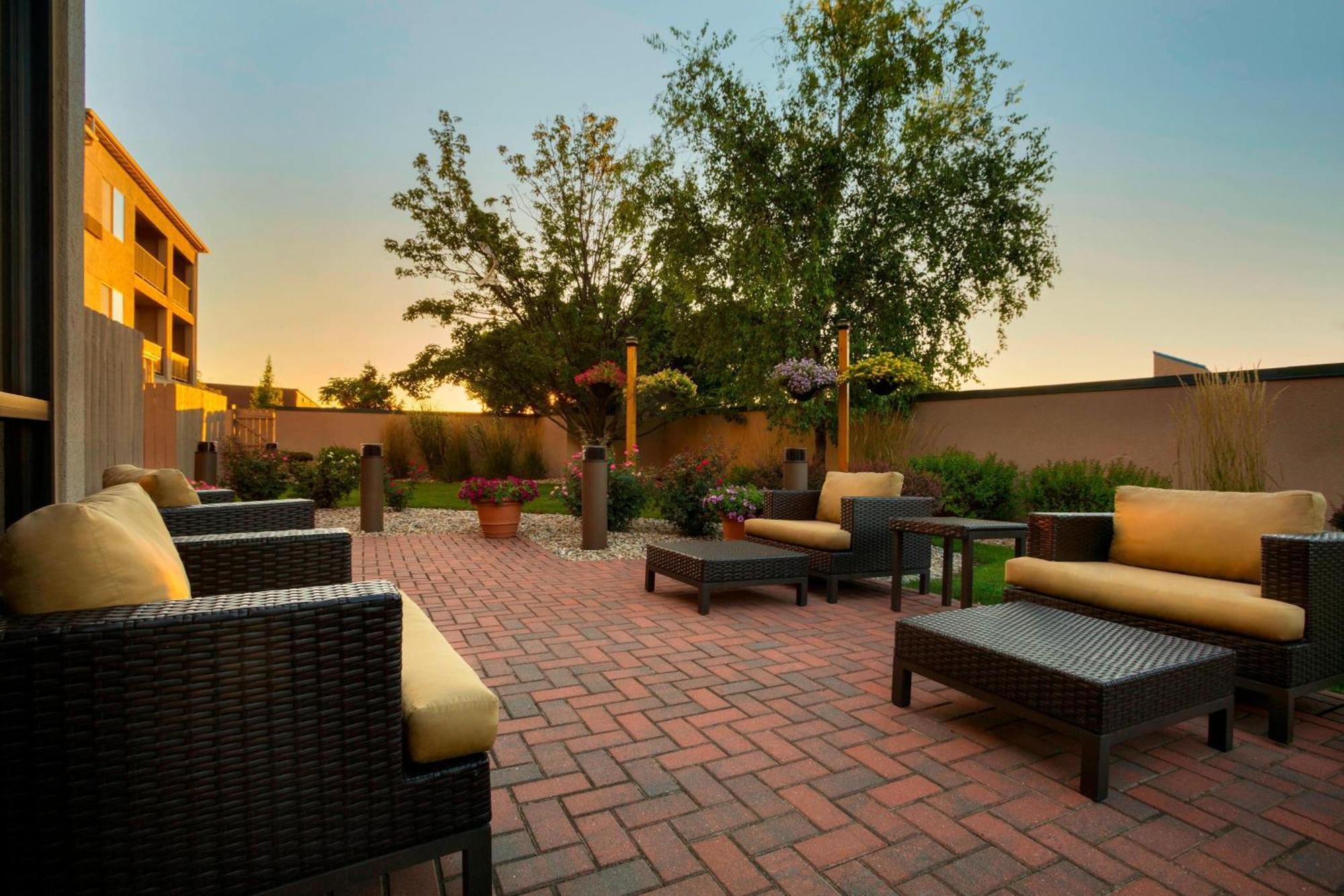 Hotel Courtyard By Marriott Champaign Exterior foto